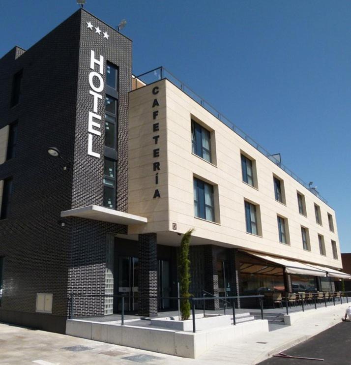 Hotel Rio Hortega Valladolid Exteriör bild